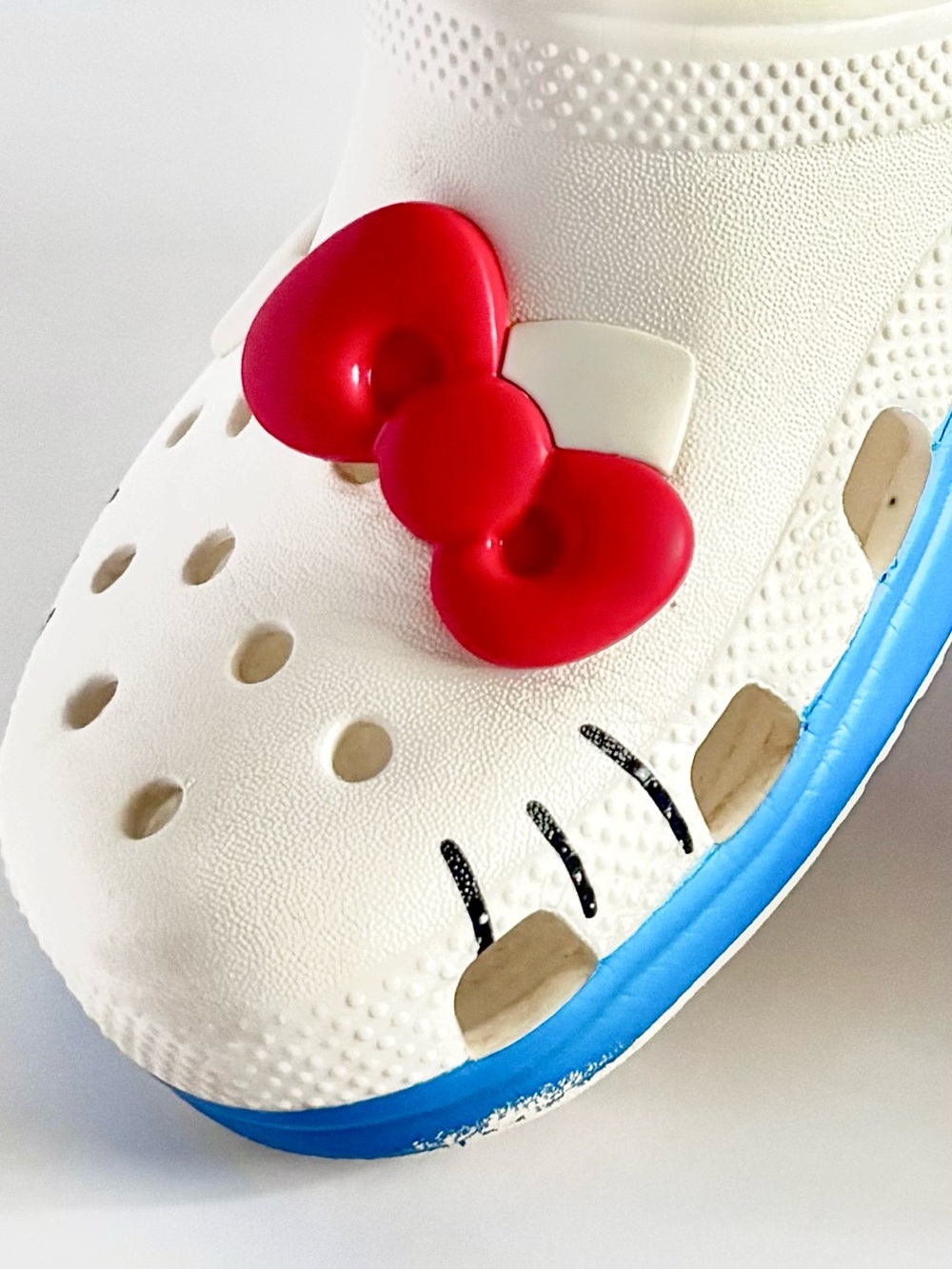 Crocs x Sanrio Hello Kitty Classic Clog Kids/Youth/Big Kids J2 Cream/Red GUC - Picture 14 of 16